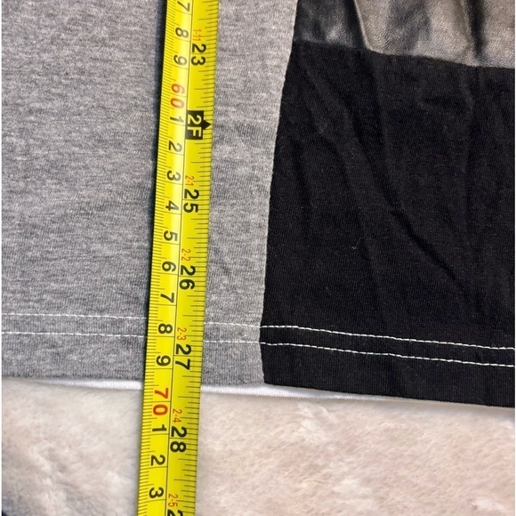 Guess Men’s Shirt Medium White Black Grey ColorBlock Short Sleeves V-Neck - Picture 8 of 10